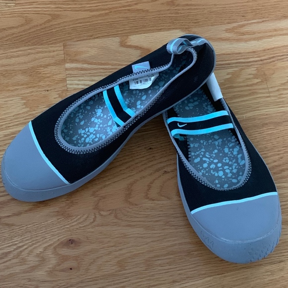 nike women's water shoes